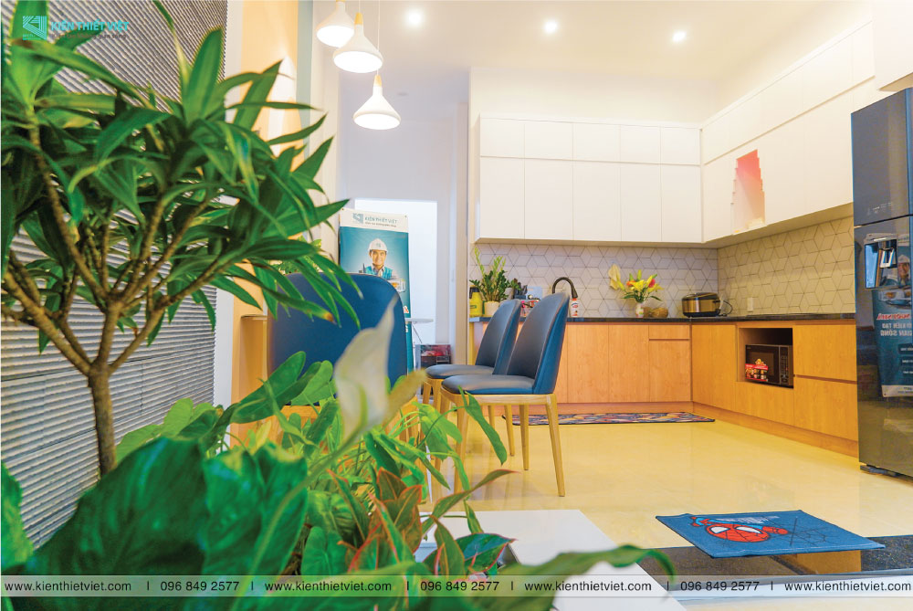 Phối cảnh 3D – [Hình thực tế] – Nhà phố 1 trệt 2 lầu nổi bật với nội thất color block (8)