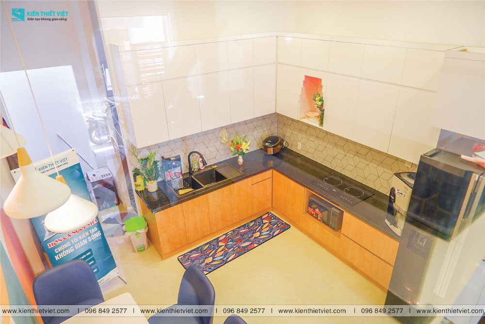 Phối cảnh 3D – [Hình thực tế] – Nhà phố 1 trệt 2 lầu nổi bật với nội thất color block (4)