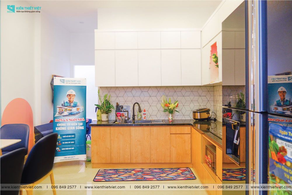 Phối cảnh 3D – [Hình thực tế] – Nhà phố 1 trệt 2 lầu nổi bật với nội thất color block (5)
