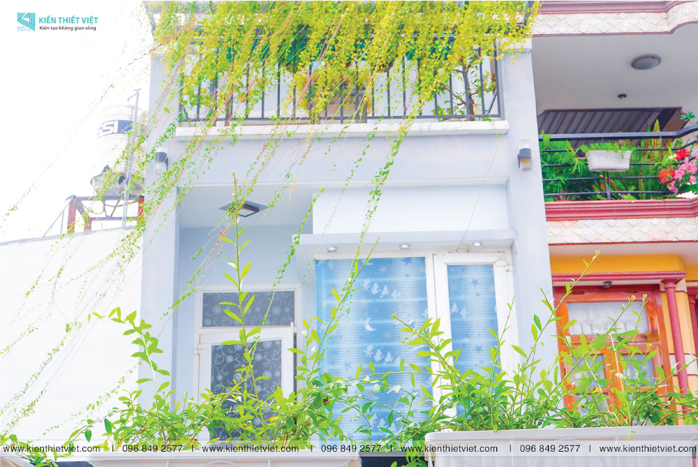 Phối cảnh 3D – [Hình thực tế] – Nhà phố 1 trệt 2 lầu nổi bật với nội thất color block (15)