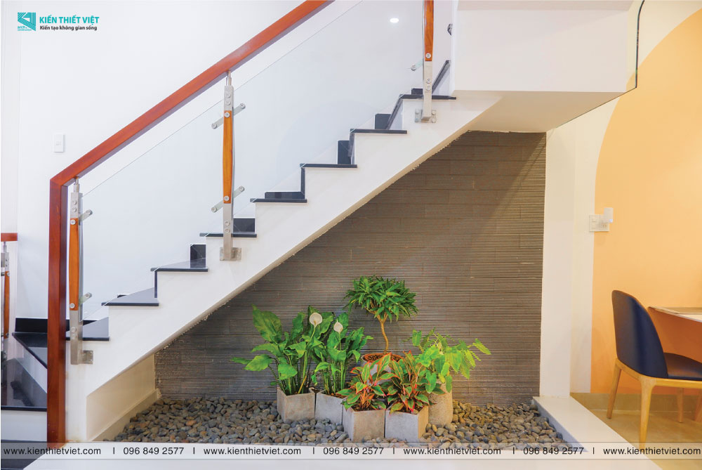 Phối cảnh 3D – [Hình thực tế] – Nhà phố 1 trệt 2 lầu nổi bật với nội thất color block (9)
