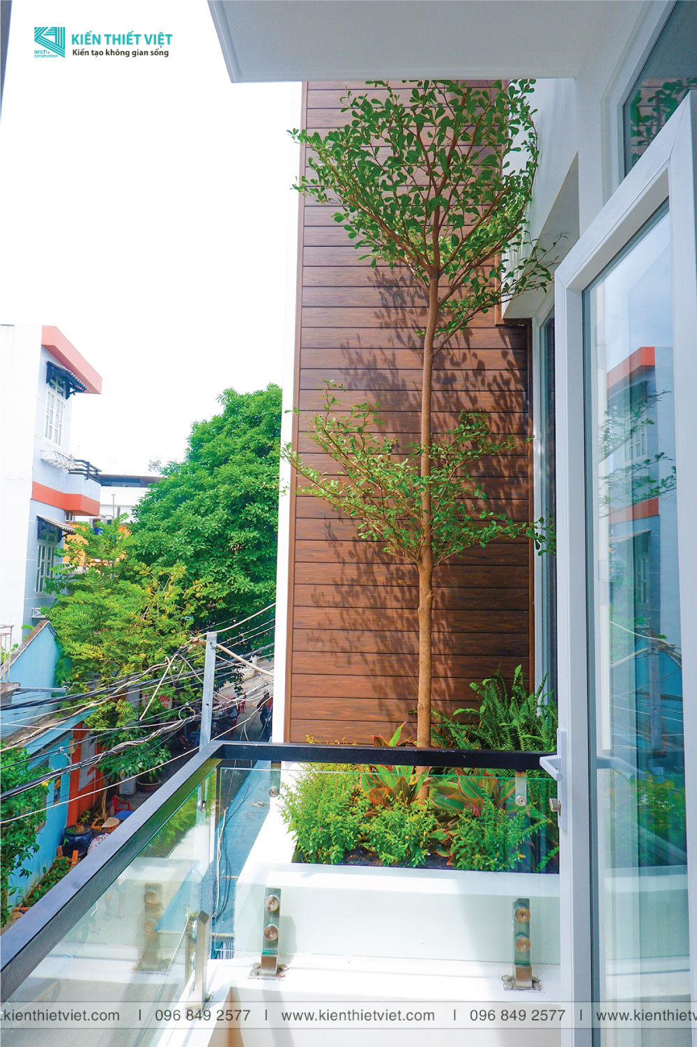 Phối cảnh 3D – [Hình thực tế] – Nhà phố 1 trệt 2 lầu nổi bật với nội thất color block (18)