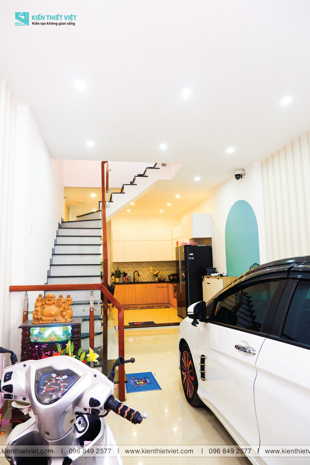 Phối cảnh 3D – [Hình thực tế] – Nhà phố 1 trệt 2 lầu nổi bật với nội thất color block (2)