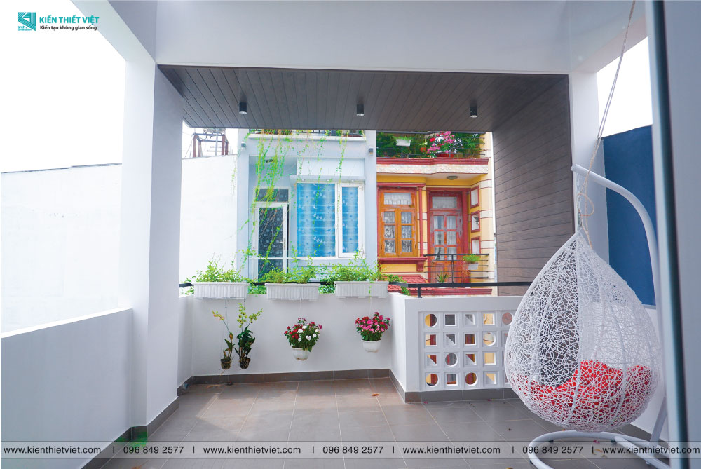 Phối cảnh 3D – [Hình thực tế] – Nhà phố 1 trệt 2 lầu nổi bật với nội thất color block (17)