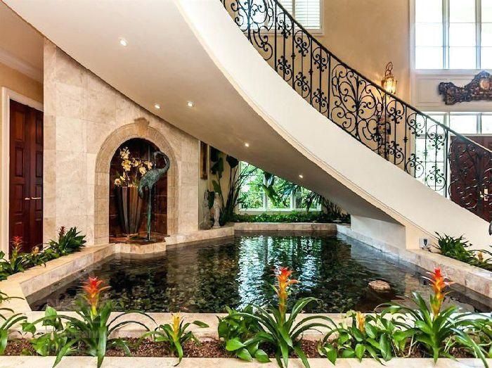 mẫu thiết kế bể cá dưới gầm cầu thang