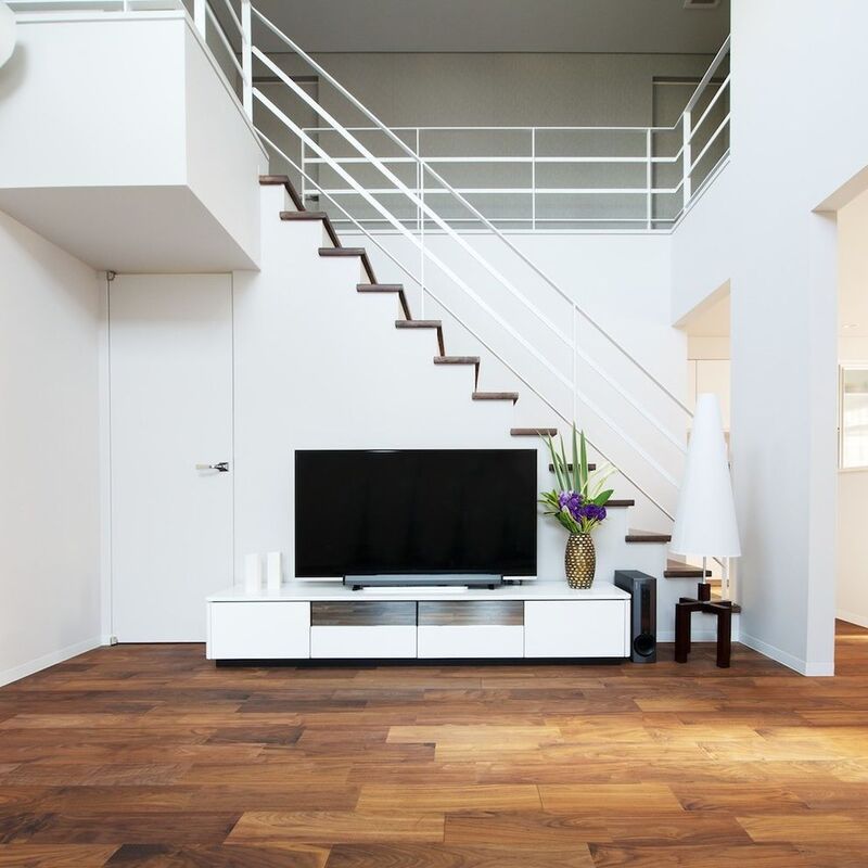 mẫu thiết kế tivi dưới gầm cầu thang