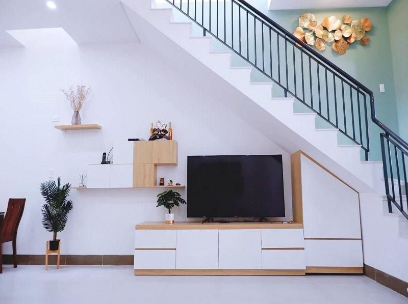 mẫu thiết kế tivi dưới gầm cầu thang