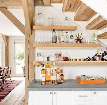 mẫu thiết kế tủ rượu dưới gầm cầu thang