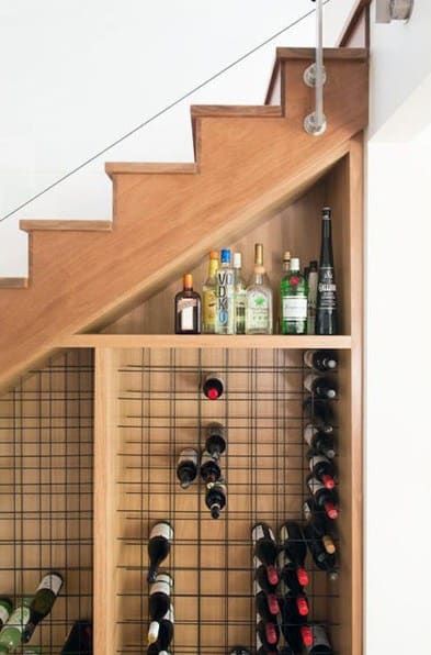 mẫu thiết kế tủ rượu dưới gầm cầu thang