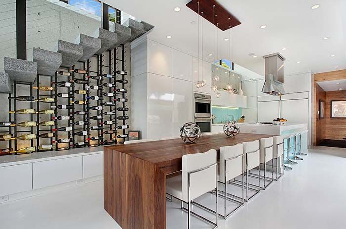 mẫu thiết kế tủ rượu dưới gầm cầu thang