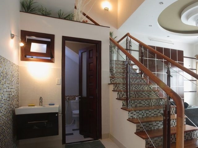 mẫu nhà vệ sinh dưới gầm cầu thang