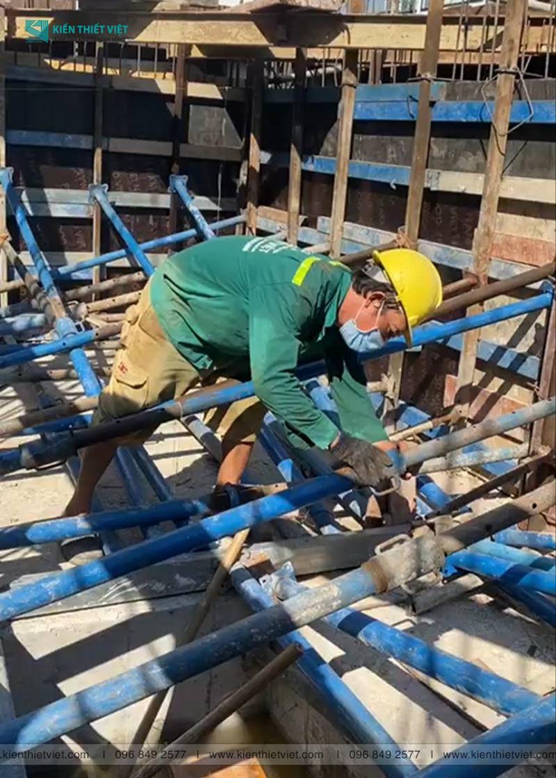 Đổ bê tông móng và đáy tầng hầm (27)
