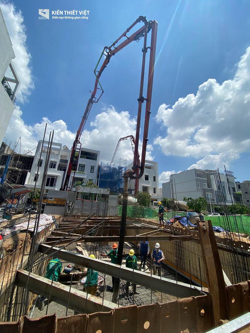 Đổ bê tông móng và đáy tầng hầm (8)