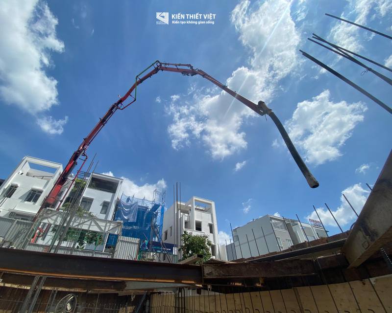 Đổ bê tông móng và đáy tầng hầm (9)