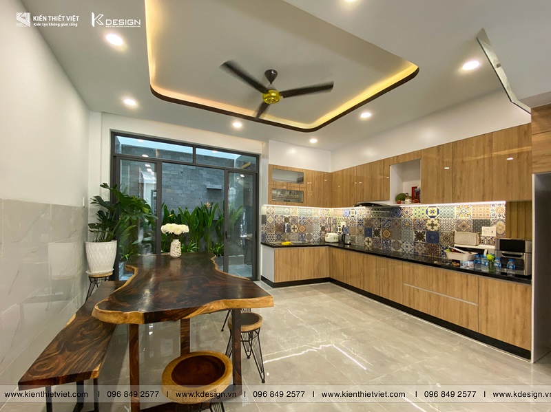 thiết kế phòng bếp nhà anh long (8)