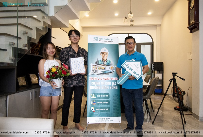 Lễ bàn giao nhà chị Bích (1)